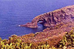 Foto: Steilküste auf der Insel Pantelleria